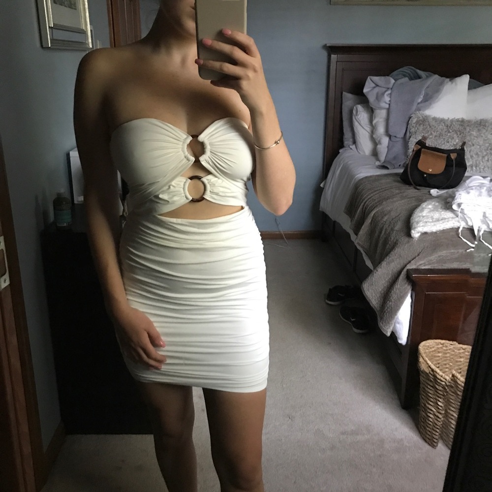 NEW WOTH TAGS white rouched dress